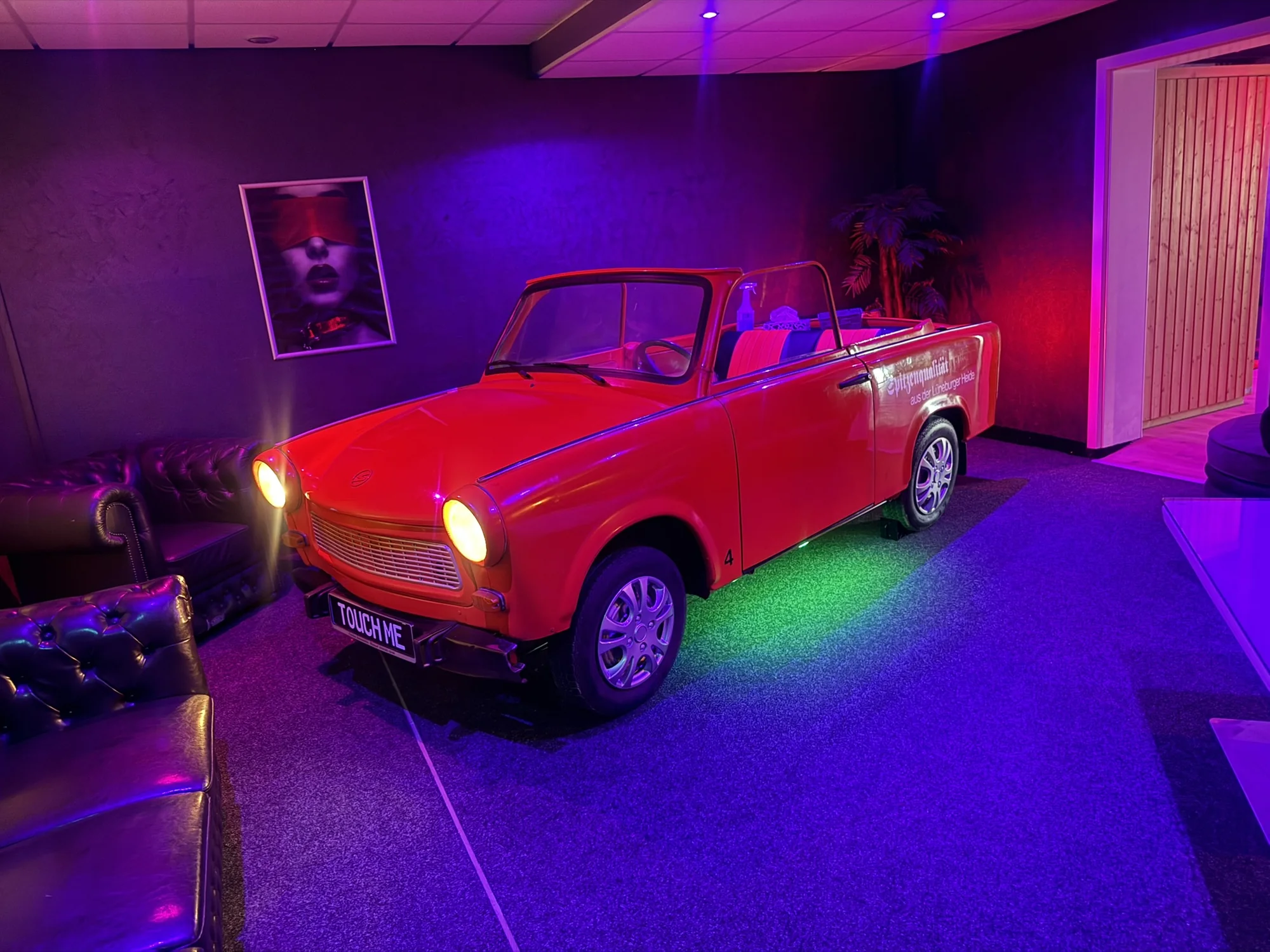 Der Bumbs Trabi im Club
